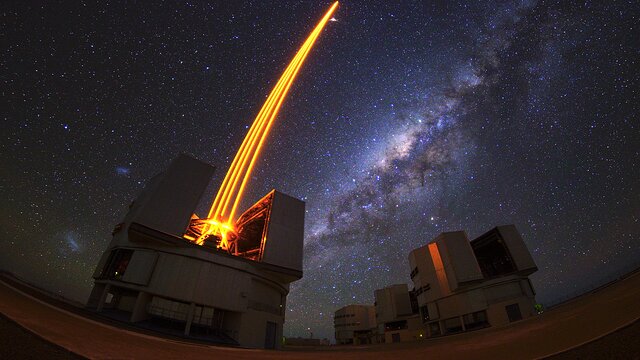 ESOcast 219 Light: Pohyb hvězdy kolem superhmotné černé díry dává za pravdu Einsteinovi