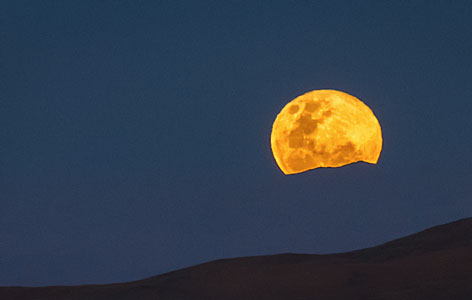 Moonrise at Paranal
