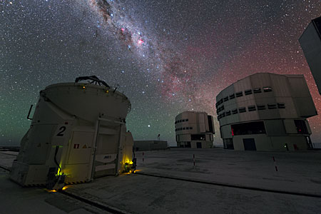 The VLT Under the Milky Way in UHD