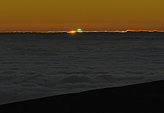 A blue-green flash at Paranal Observatory