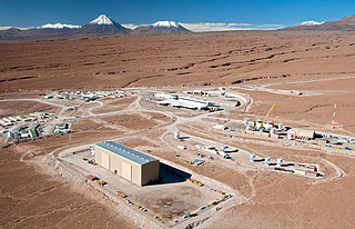 Volando sobre el Emplazamiento de ALMA: El Centro de Apoyo a las Operaciones
