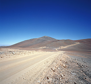 Von einer Schotterpiste zum weltweit führenden Observatorium (historische Aufnahme)