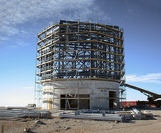Construyendo VISTA, el mayor telescopio de sondeo del mundo (imagen histórica)