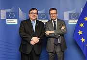 O Diretor Geral do ESO reúne-se com o Comissário Europeu de Investigação, Ciência e Inovação