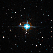 Visión cercana del cielo alrededor de la estrella HD 10180