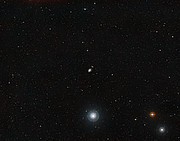 Vidvinkelbild av himlen omkring spiralgalaxen NGC 1187