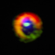 Observaciones de ALMA del disco y los chorros de gas en torno a HD 142527