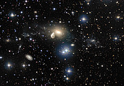 Den vekselvirkende galakse NGC 5291 med omgivelser