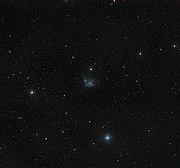 Himlen omkring dværggalaksen IC 1613