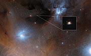 Die protoplanetare Scheibe mit dem Spitznamen „Fliegende Untertasse“ um 2MASS J16281370-2431391