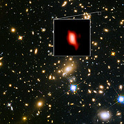 Billeder af galaksen MACS J1149.5+2223 fra Hubble og ALMA