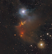 Imagem infravermelha do objeto IRAS 11051-7706 no Camaleão