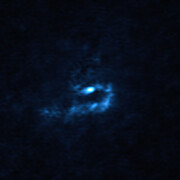 Rozsáhlé prachové struktury v okolí hvězdy V960 Monocerotis pohledem radioteleskopu ALMA