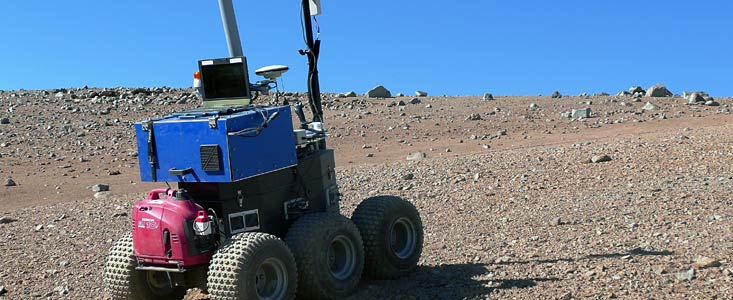 O rover autónomo Seeker da ESA durante testes no Paranal