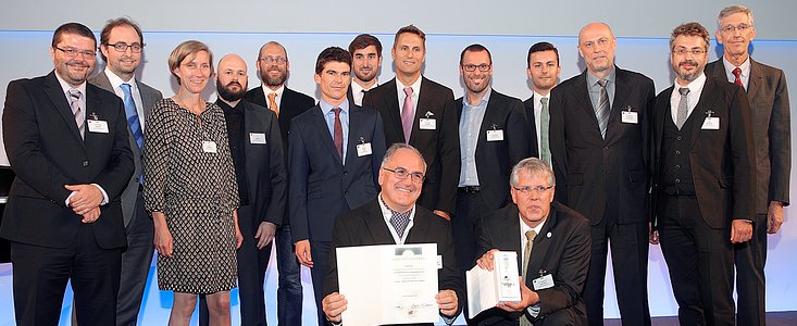 ESO staff share prestigious award celebrating innovation in laser technology