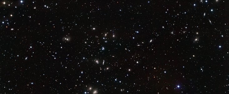 Gromada galaktyk w Herkulesie sfotografowana przez VST
