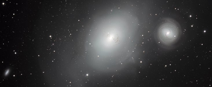  De contrasterende sterrenstelsels NGC 1316 en NGC 1317