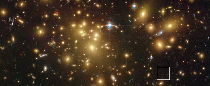 Den fjerne støvede galakse A1689-zD1 gemmer sig bag galaksehoben Abell 1689 (annoteret)