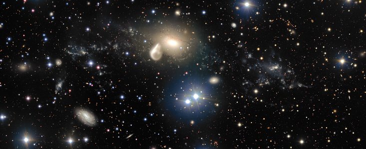 Den vekselvirkende galakse NGC 5291 med omgivelser
