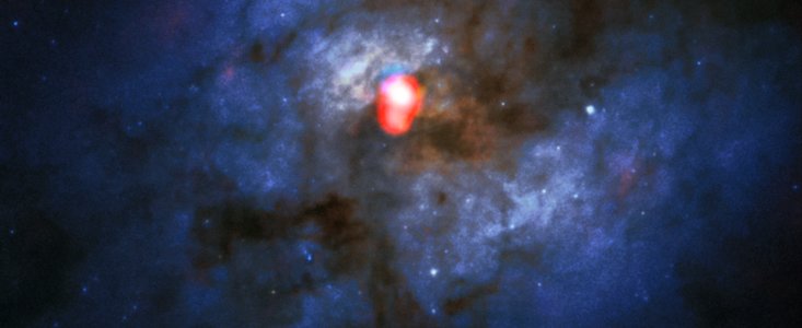 Sammansmältande galaxer: Arp 220 enligt ALMA och Hubble