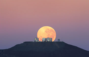 Mounted image 108: Dramatic moonset on Cerro Paranal