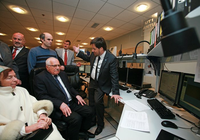 The President of Czechia in the VLT Control Room