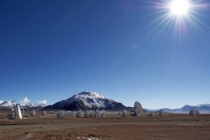 ALMA array under the sun of the Atacama