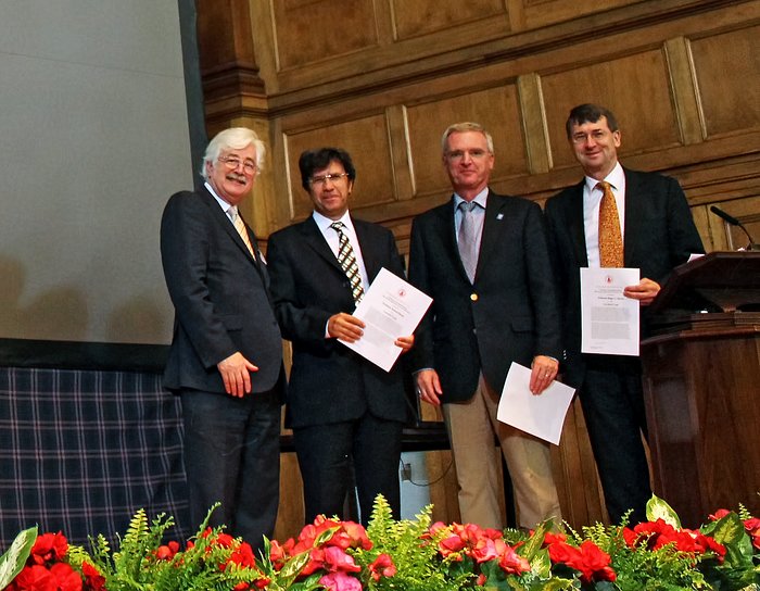 The SAURON team receiving the Royal Astronomical Society “A” Group Award