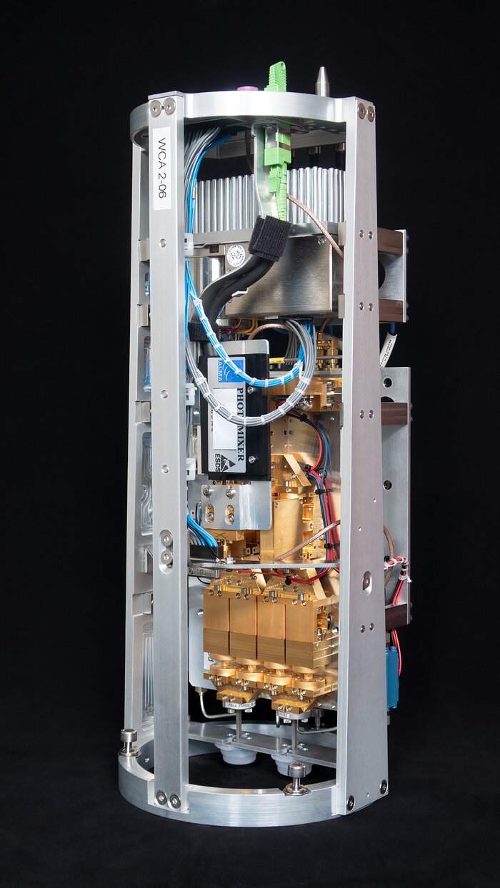 Aufbau einer Warmkassette für einen ALMA-Band-2-Empfänger