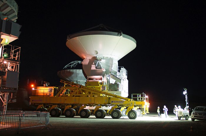 A European antenna moved to the ALMA OSF at night