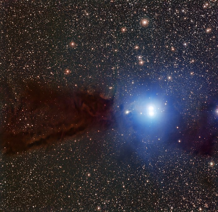 A nuvem escura Lupus 3 e as estrelas quentes jovens associadas à nuvem