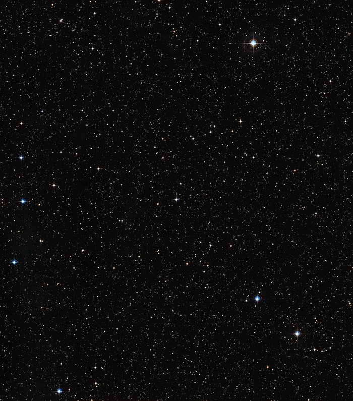Laajan näkökentän kuva alueesta Auringon kaltaisen tähden HIP 102152 ympärillä