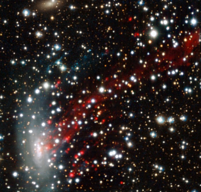 Vue réalisée par MUSE de la pression dynamique qui s'exerce sur la galaxie ESO 137-001