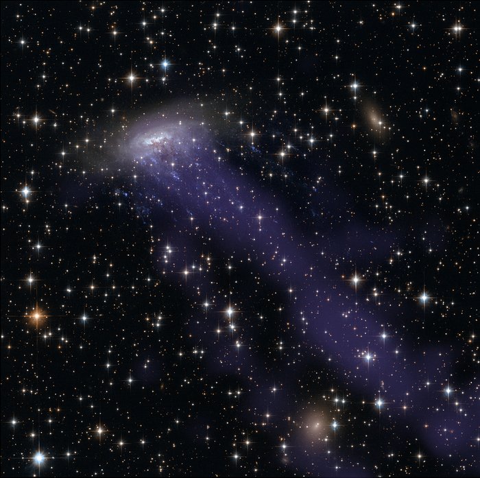 Sammensat billede af ESO 137-001 fra rumteleskoperne Hubble og Chandra