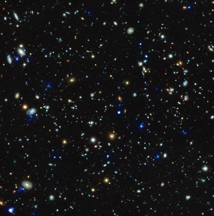 Halos brilhantes em torno de galáxias distantes