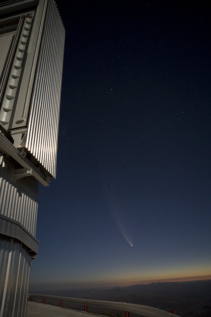Comet McNaught and NTT dome