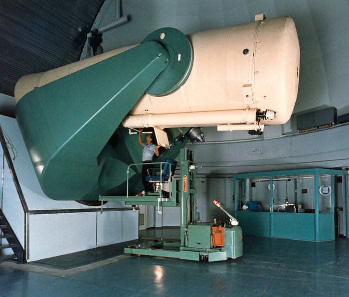 The ESO 1-metre Schmidt telescope in operation