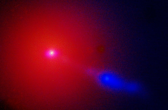 Jet in M87 spied by the VLT