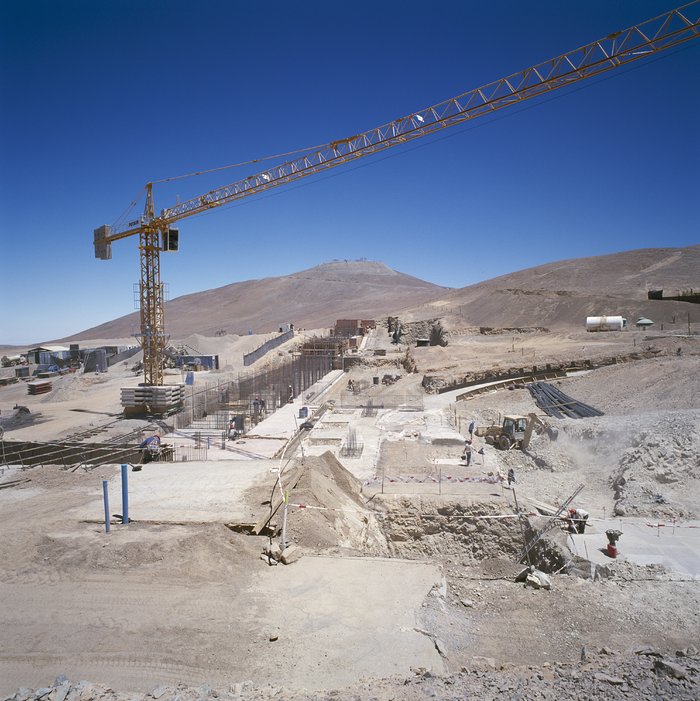Construction of Paranal Residencia