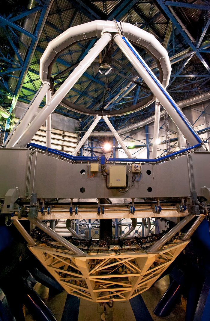 VLT Unit Telescope from inside