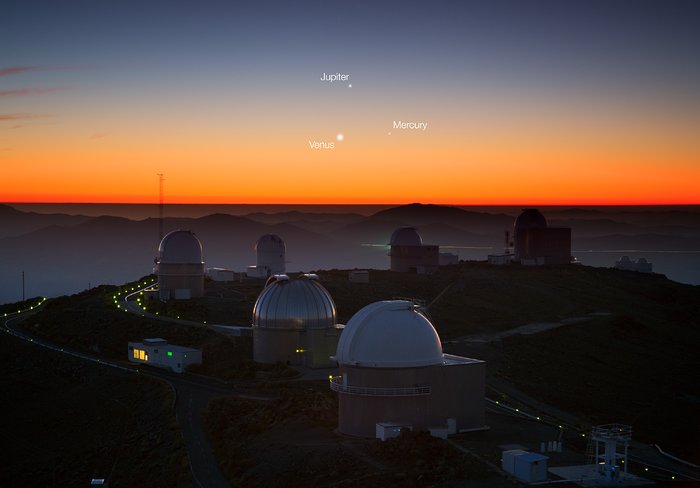 Drie planeten dansen boven La Silla (met notities)