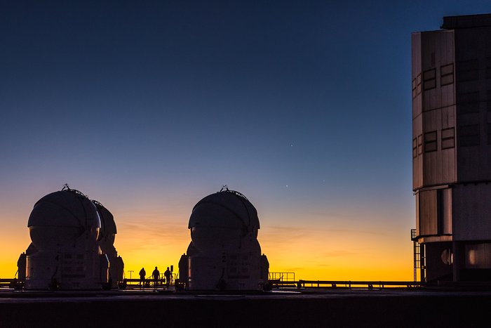Três pessoas, três telescópios e três planetas