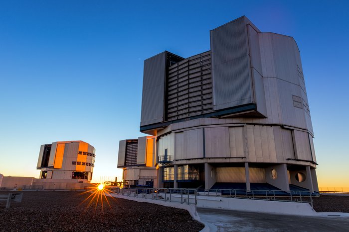 The Sun sets over VLT Unit Telescopes