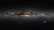 Zoom sur la galaxie active lointaine PKS 1830-211