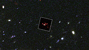Inzoomen op het jonge, stofrijke sterrenstelsel A2744_YD4