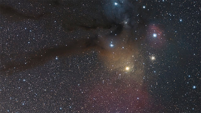Zoom na direção do enxame estelar globular Messier 4