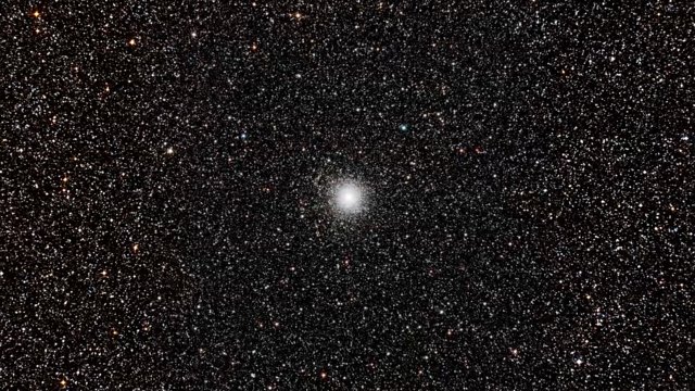 zoom-ind på den kugleformede stjernehob Messier 54