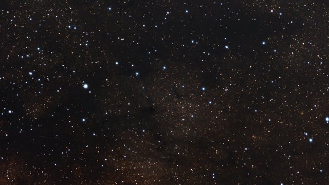 Zoom em direção à nebulosa escura LDN 483