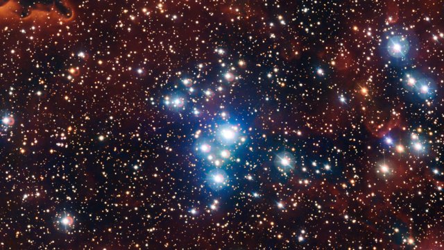 O colorido enxame estelar NGC 2367