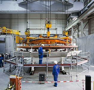 Delivery of the VLT Schott Mirror, 1993